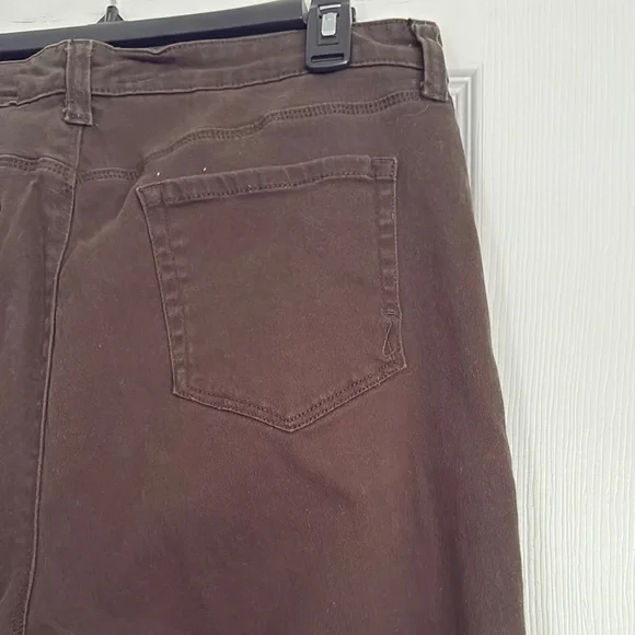 Style & Co. Women's Deep Olive/Brown Jeans - Picture 5 of 5